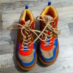 Ugg big boys gently used snow boot sz4,clean bottom Highland Heritage High Ugg